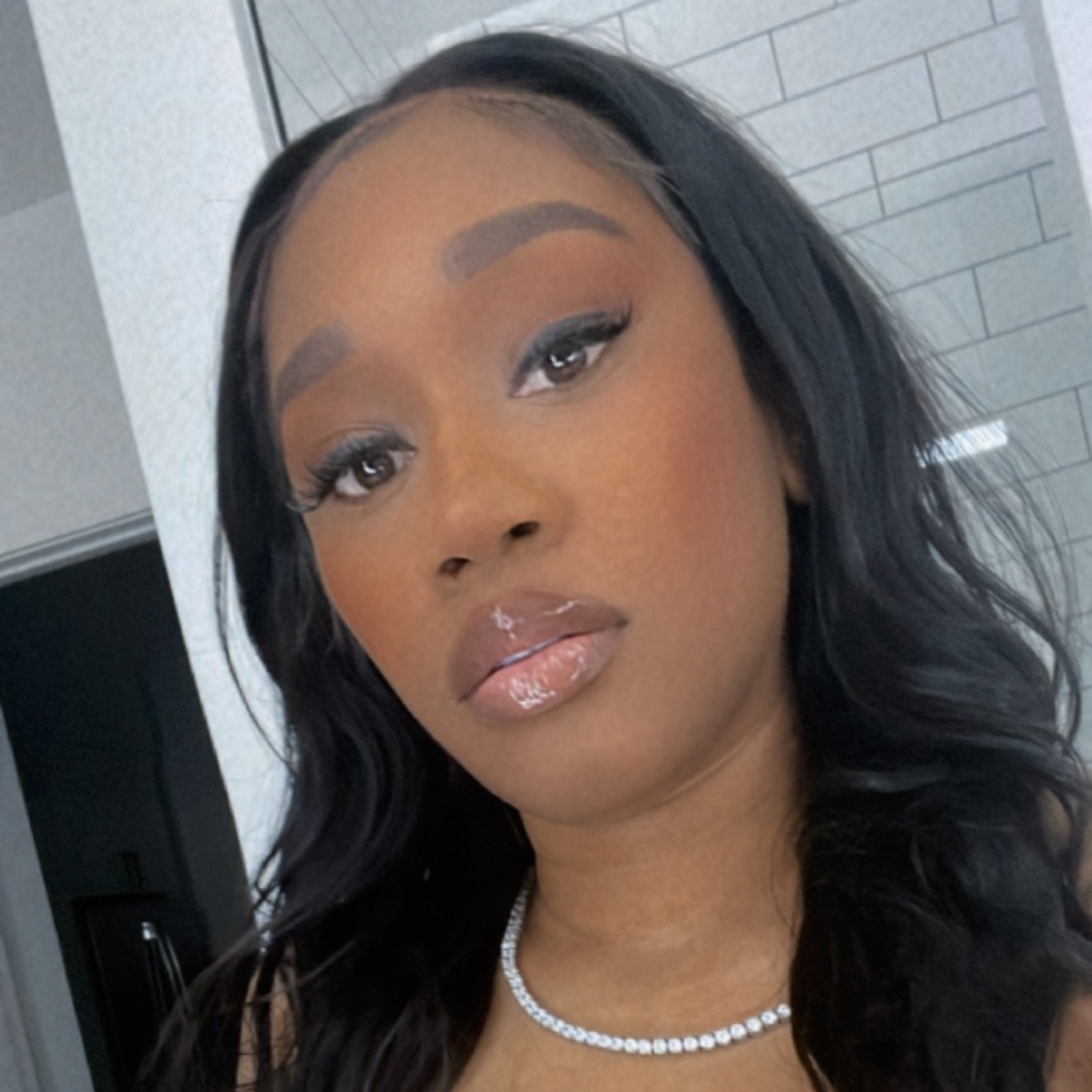 Meet your Posher, Mikala